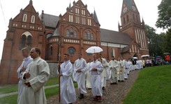 Prymas Polski: Uwierzmy, że w Polsce działa siła, która bez gwałtu i przemocy wszystko uspokaja