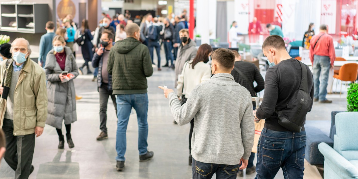 Targi zgodnie z decyzją rządu mogą być wprawdzie organizowane w reżimie sanitarnym od 6 czerwca. Zdaniem ekspertów, odmrożenie przypadło jednak na "martwy okres" dla branży.