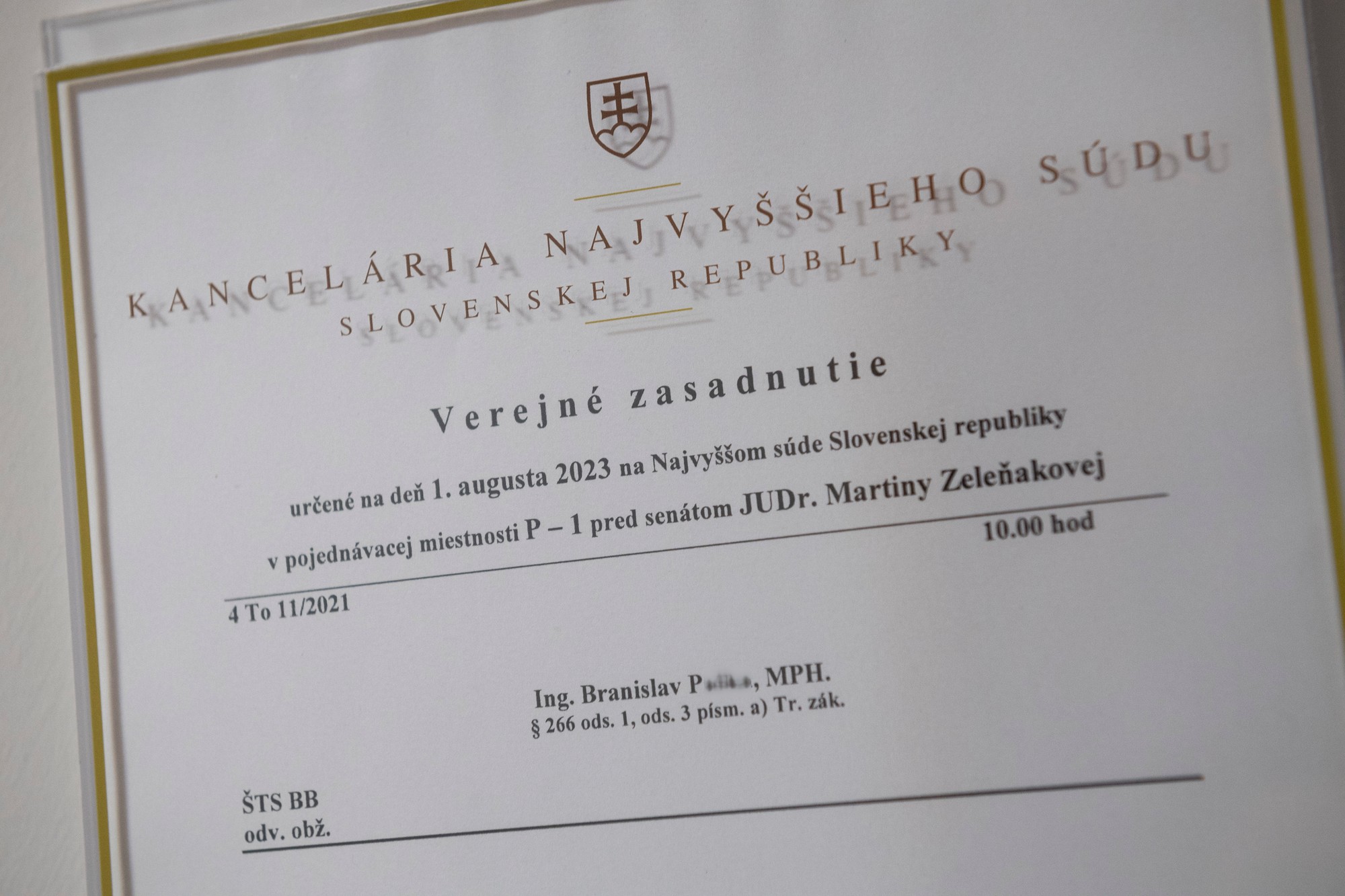 Oznam na dverách počas odvolacieho pojednávania obžalovaného Branislava Pašku.