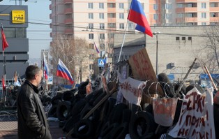 Prorosyjski szturm w Ługańsku. Rebelia na Ukrainie się rozlewa ze wsparciem milicji