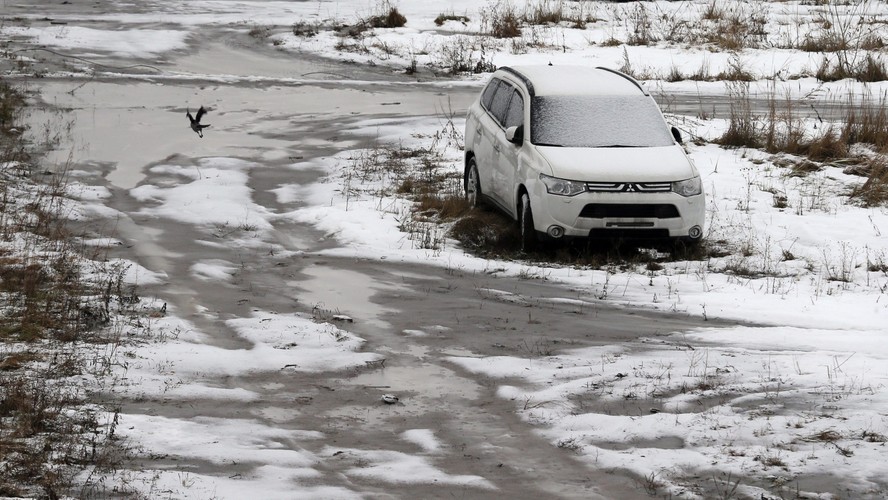 Moskwa. Plac z samochodami