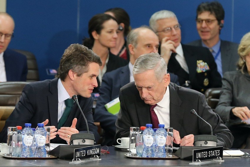 Poljuljana pozicija "izabranog partnera" SAD - Gavin Vilijamson i Džejms Matis