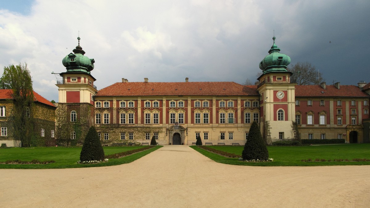 Historyczne Łaźnie Rzymskie znajdujące się w piwnicach zamku w Łańcucie zostaną do końca 2019 r. udostępnione zwiedzającym. Obecnie trwa inwentaryzacja zachowanego w nich wyposażenia i sprzątanie – poinformowano w środę na konferencji prasowej w Muzeum-Zamku w Łańcucie.