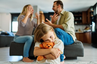 Więzienie za utrudnianie kontaktów z dzieckiem drugiemu rodzicowi. Posłowie chcą zmian
