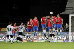 Piękny gol Messiego na Copa America. Remis Argentyny z Chile