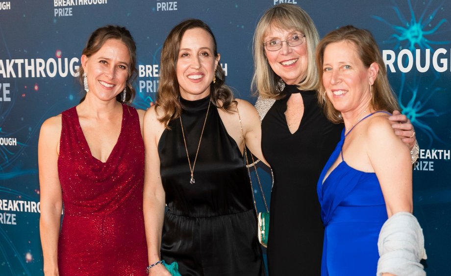 Anne Wojcicki z siostrami Janet i Susan, a także mamą Esther