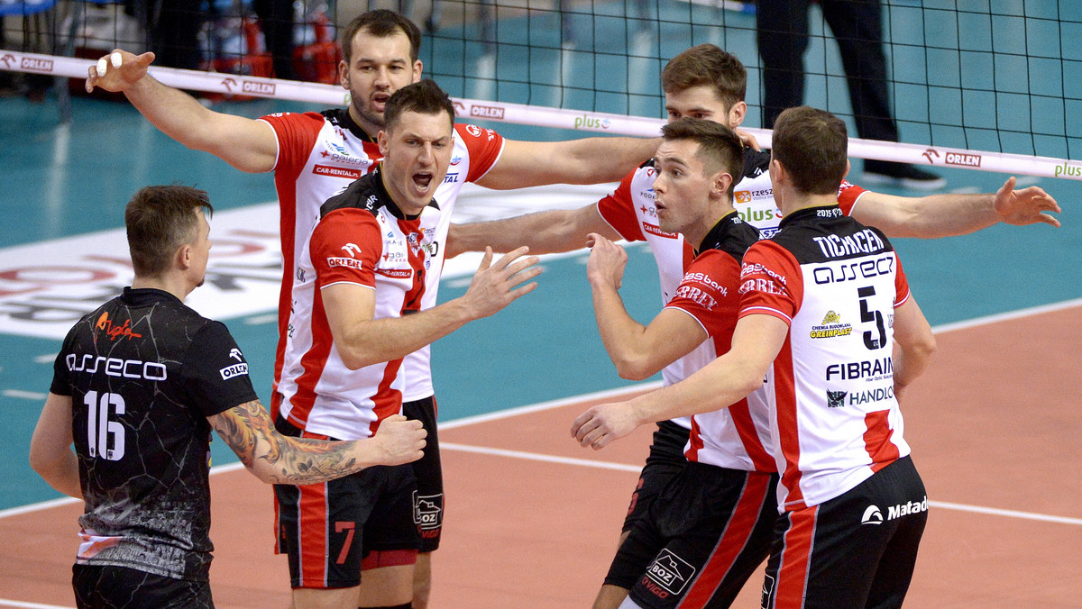 W hicie 13. kolejki PlusLigi Asseco Resovia Rzeszów pokonała Lotos Trefl Gdańsk 3:0 (25:22, 28:26, 25:20). Triumf wywalczyła pewnie ekipa lidera, kędzierzyńskiej Zaksy, a zaskoczeniem dnia było gładkie zwycięstwo Akademików z Częstochowy nad Inżynierami z Warszawy. Walka o mistrzostwo Polski dotarła tym samym do półmetka fazy zasadniczej.