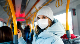 Miejsce w autobusie a ryzyko infekcji COVID-19