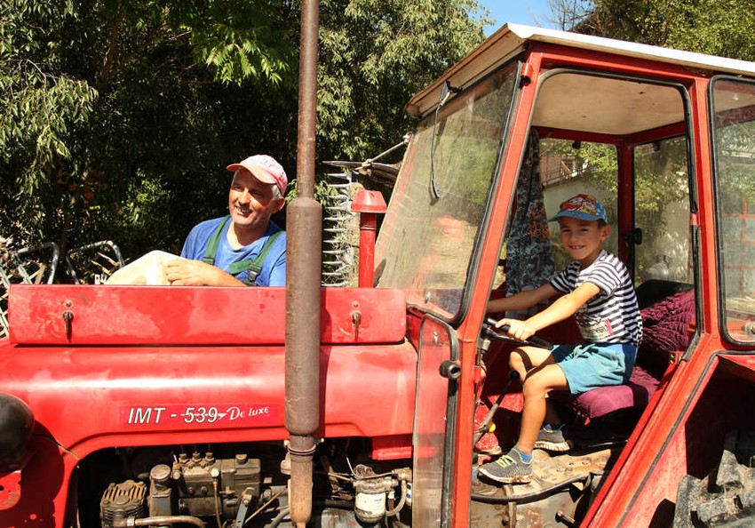 Dragan Rašković sa sinom Stefanom, zaselak Raškovići