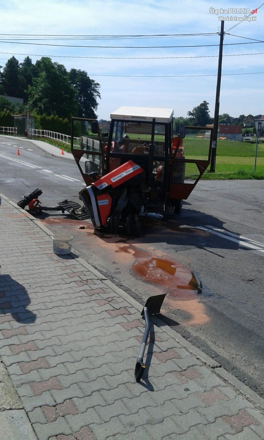 Samochód wjechał w ciągnik rolniczy