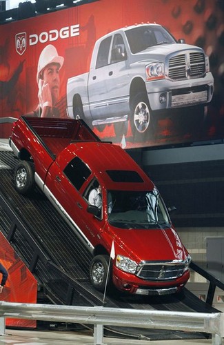 A 2008 Dodge Ram 1500 truck travels through a test track at the Chicago Auto Show, February 7, 2007. REUTERS/John Gress (UNITED STATES)