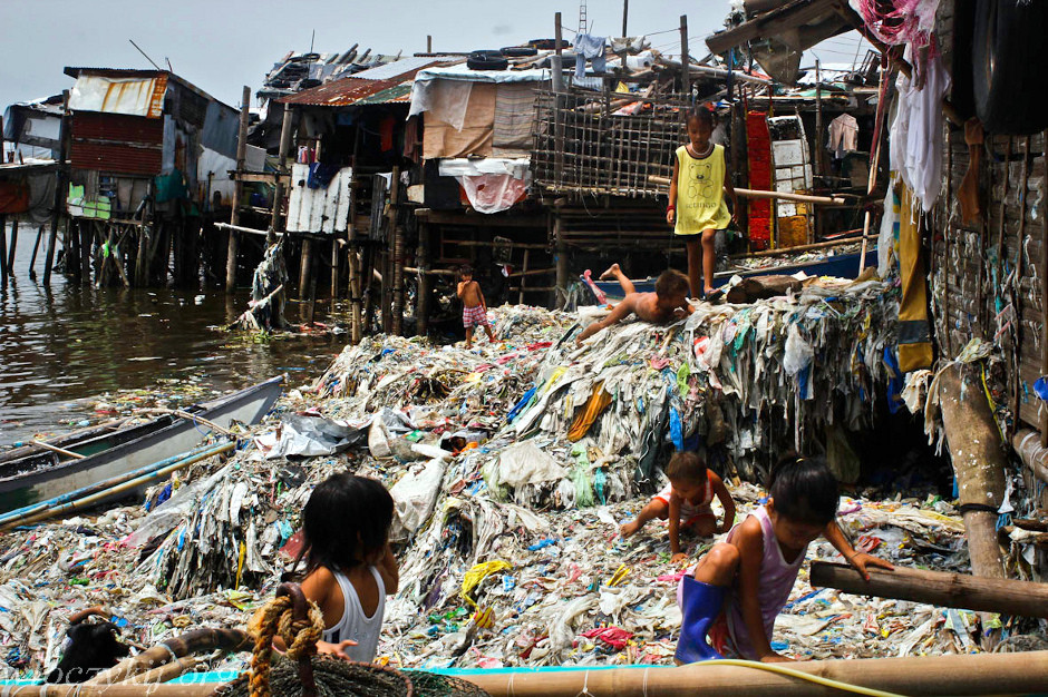 Życie na cmentarzu Navotas w Manili