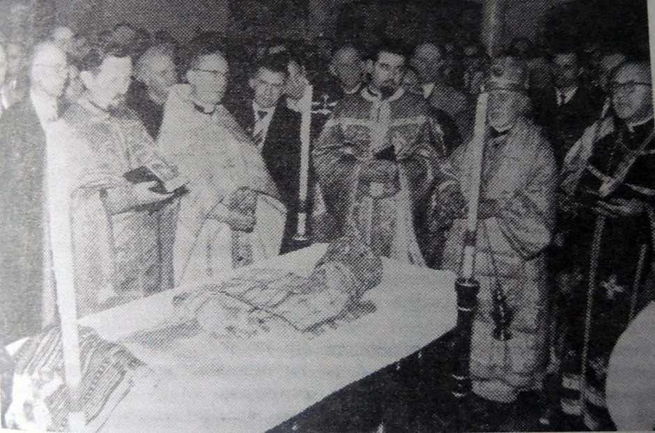 Detalj sa sahrane vladike Nikolaja u predgrađu Čikaga