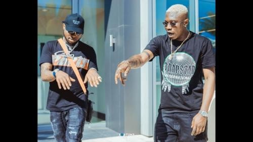 One of the most recent benefactors of Davido's kind gestures is Zlatan who got a $40k gold necklace from the singer. [Tooxclusive]