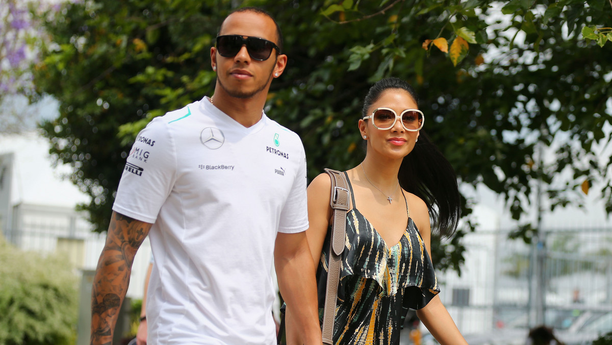 Kilka miesięcy temu kierowca Formuły 1 Lewis Hamilton rozstał się ze swoją partnerką Nicole Scherzinger. Przez jakiś czas piosenkarka zarzekała się, że to definitywny koniec pięcioletniego związku, jednak ostatnie dni para spędziła razem...