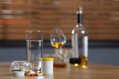 Így járhat az, aki alkohol mellé fájdalomcsillapítókat is szed