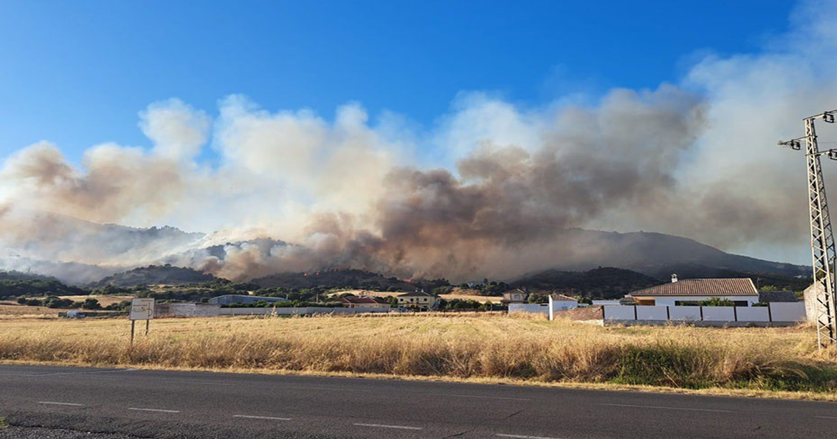 Incendio Córdoba se reactiva: cientos de evacuados