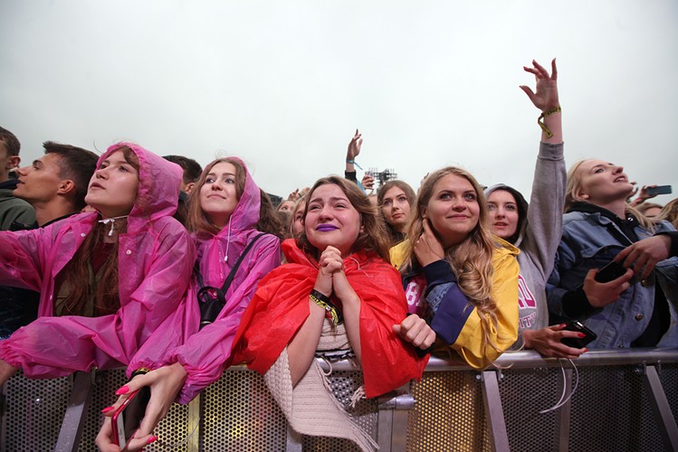 Zabawa na festiwalu Open'er 2017. 01.07.2017.