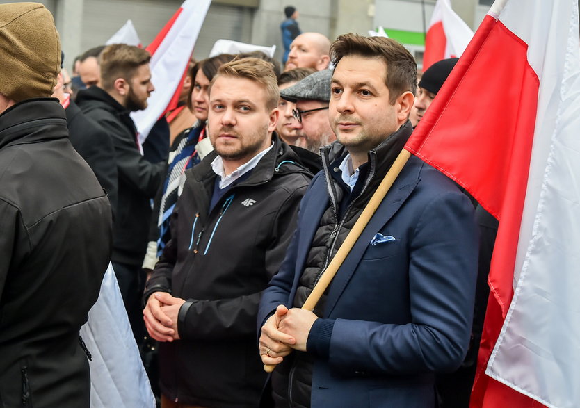 Patryk Jaki i Jacek Ozdoba na Marszu Niepodległości w 2022 r.