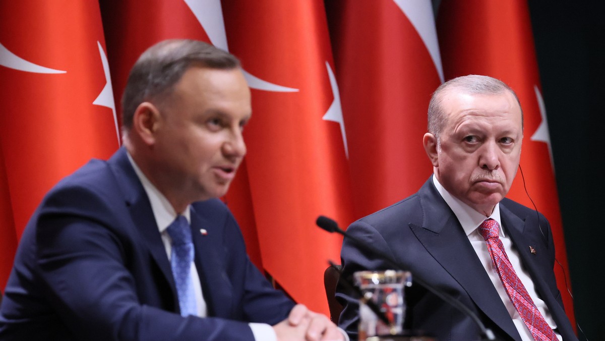 Prezydent RP Andrzej Duda i prezydent Republiki Turcji Recep Tayyip Erdogan podczas spotkania z przedstawicielami mediów w Pałacu Prezydenckim w Ankarze