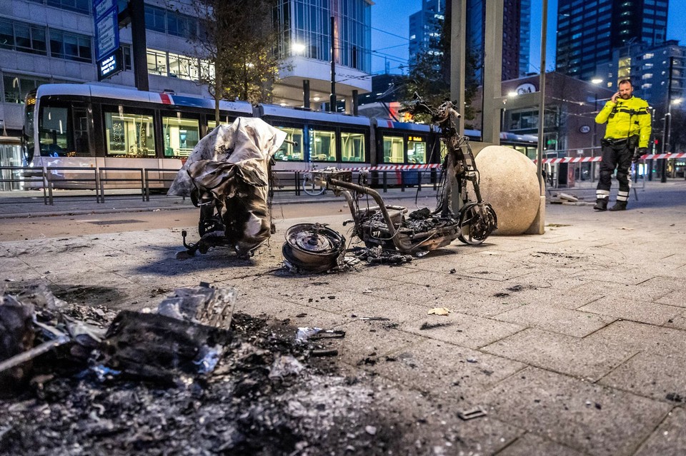 Demonstracje w Rotterdamie przeciwko rządowym obostrzeniom