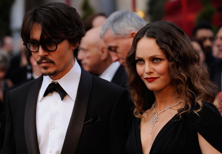 Vanessa Paradis (miewa często brudne włosy) i Johnny Depp (unika prysznica i nosi przepocone ubrania). Piękna para!