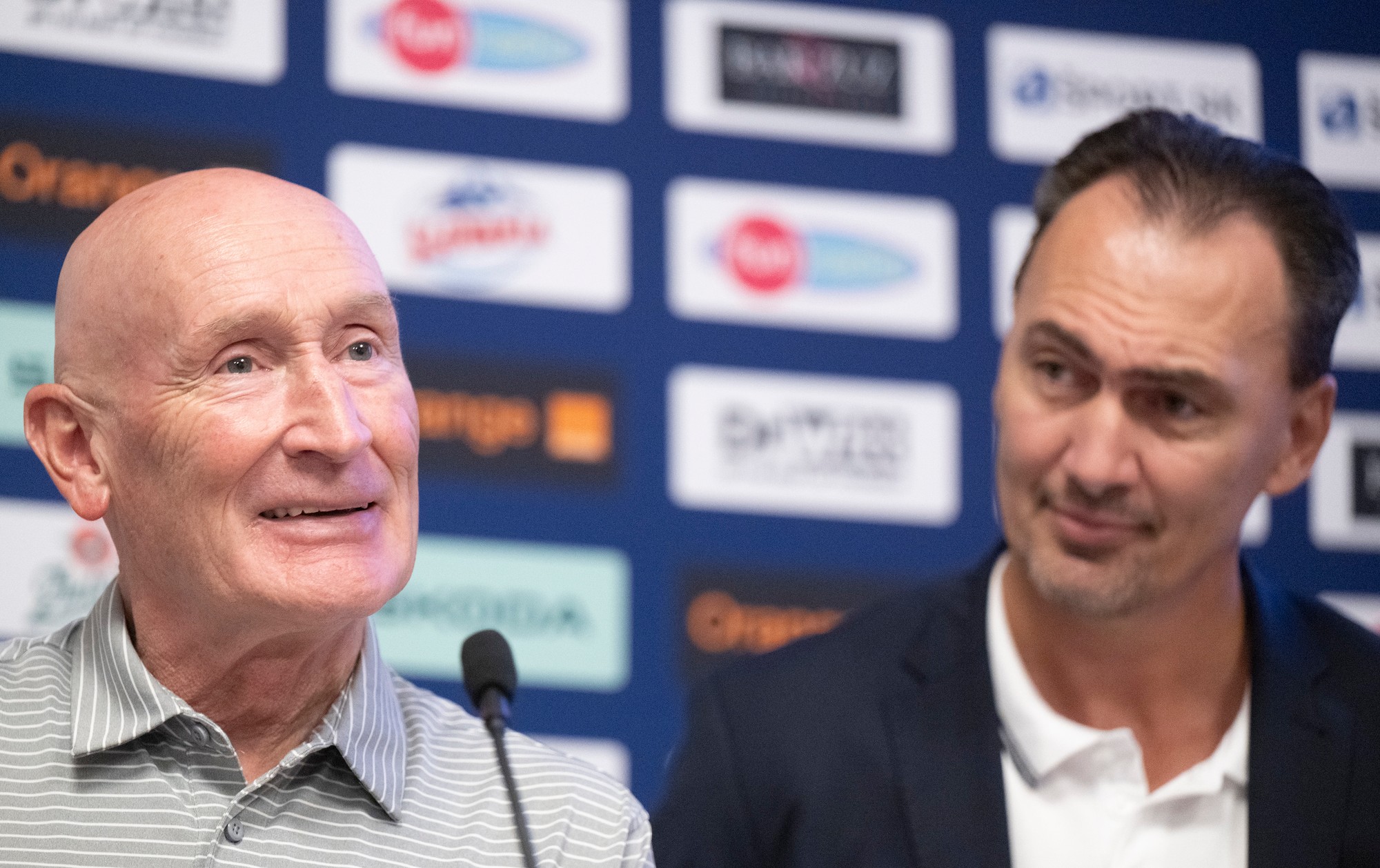 Zľava tréner slovenských hokejistov Craig Ramsay a prezident Slovenského zväzu ľadového hokeja (SZĽH) Miroslav Šatan.