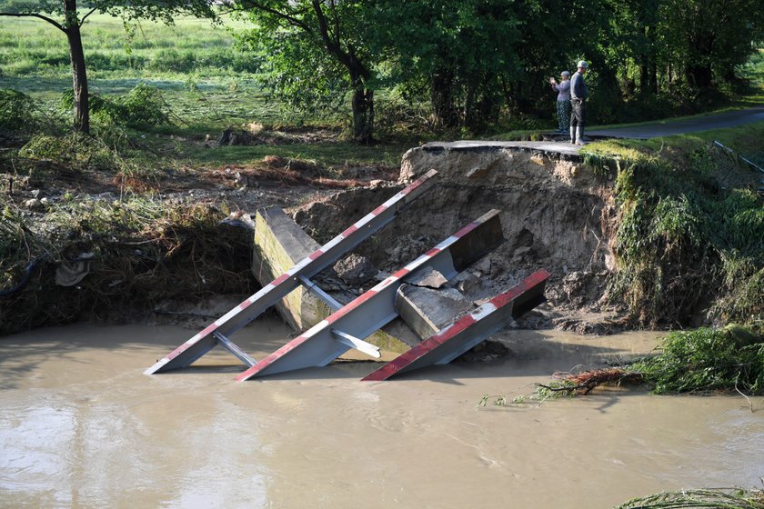 Powódź na Podkarpaciu. Podtopienia domów, zerwany most i zalane drogi