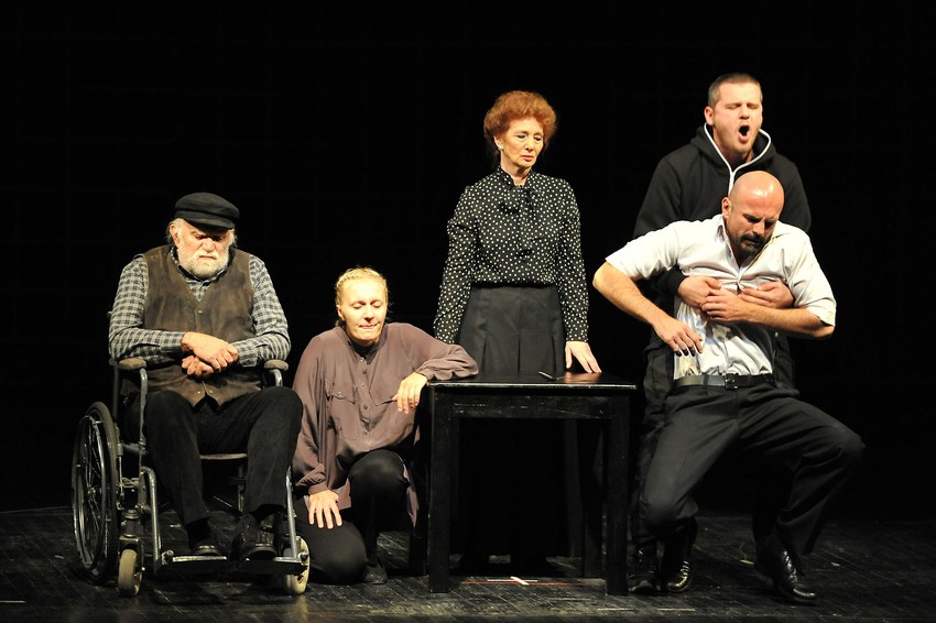 Pobrali gromke aplauze: Scena iz predstave "Divlje meso"