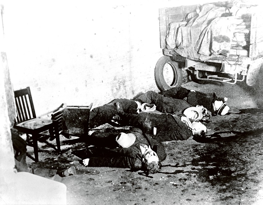 Masakr koji je počinjen na Dan zaljubljenih 1929. godine najviše se vezuje za njegovo ime. Jedan od ljudi koji je ubijen tog dana bio je izvesni Džejms Džimi Klark