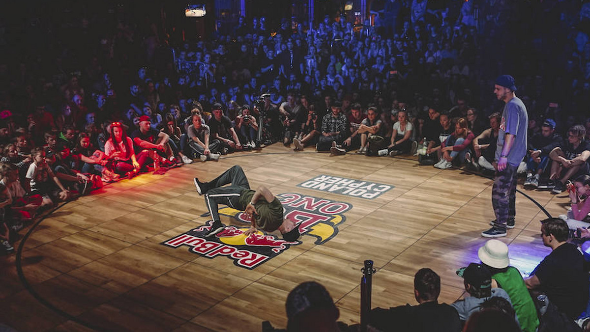 Red Bull BC One to jeden z najważniejszych turniejów breakdance, który co roku przyciąga fanów tańca z całego świata. Polskie eliminacje do światowych zawodów breakingowych cieszą się ogromną popularnością wśród tancerzy, którzy na eliminacje zjeżdżają się z całej Polski. Między 7 i 8 kwietnia Red Bull BC One Cypher Poland po raz kolejny zagości w Krakowie, gdzie podziwiać będzie można taneczne walki o bilet na globalny finał.