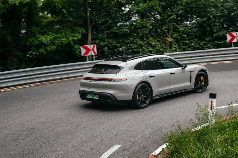 Podróż Porsche Taycanem i Audi e-tronem GT do Chorwacji