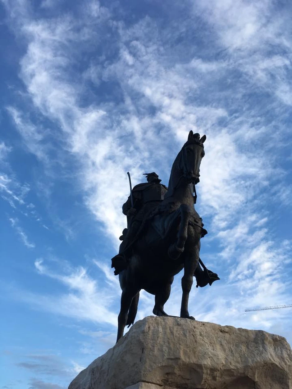 Spomenik Skenderbegu u Tirani