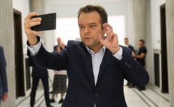 PiS ekspresowo zwołuje konwencję. Rzecznik partii zdradził pewien szczegół dot. kandydata