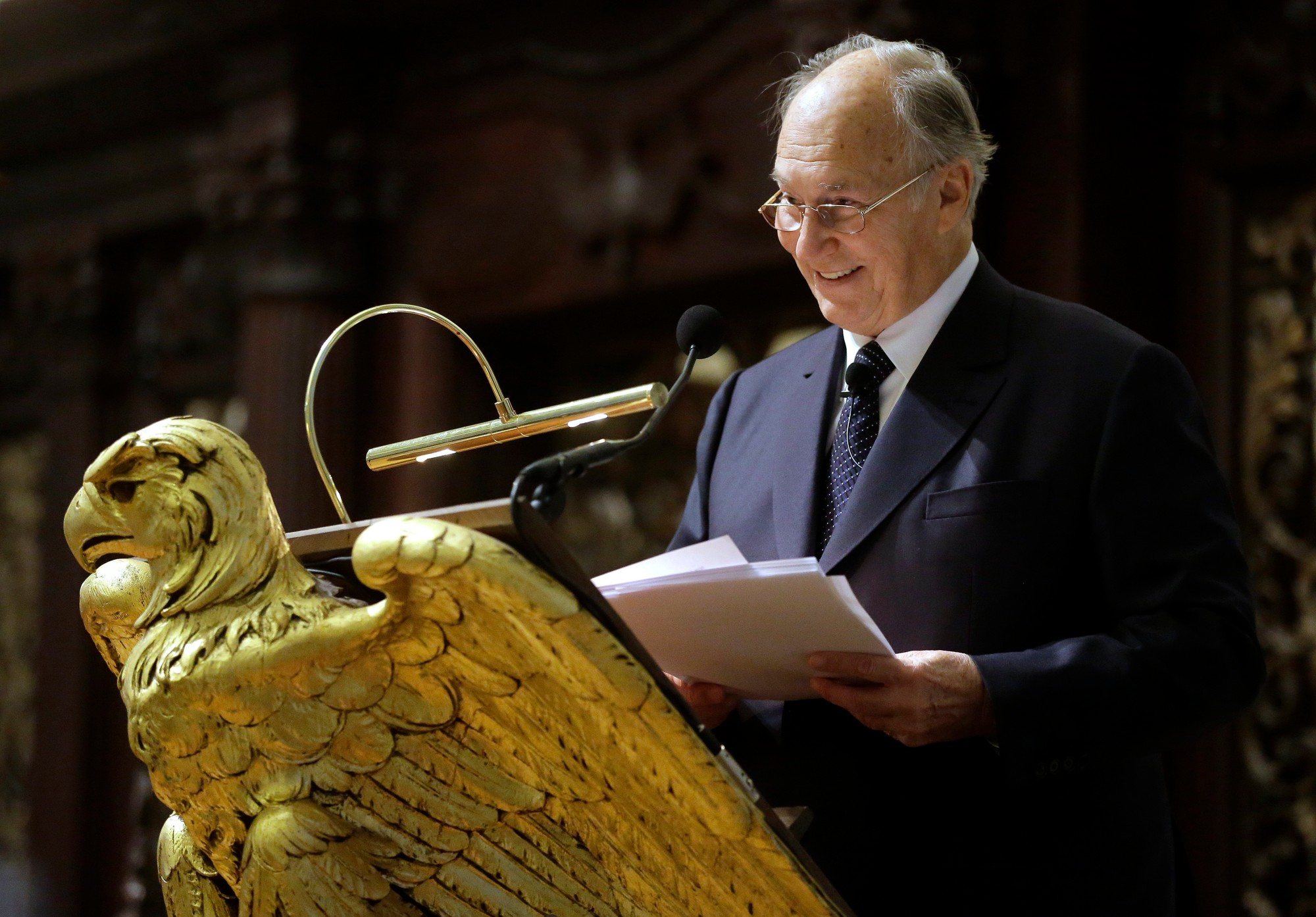 Vo veku 88 rokov zomrel známy filantrop a imám izmailitov Aga Khan.