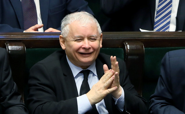 Prawie 40 procent dla partii Kaczyńskiego. SONDAŻ miażdży opozycję