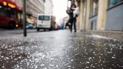 Közlekedési káosz: betett az ónos eső a BKK-nak, nem járnak a buszok