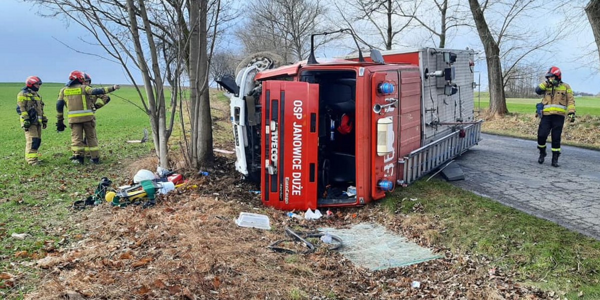 Jechali na pomoc. Po chwili sami potrzebowali ratunku. Dramat pod Legnicą.