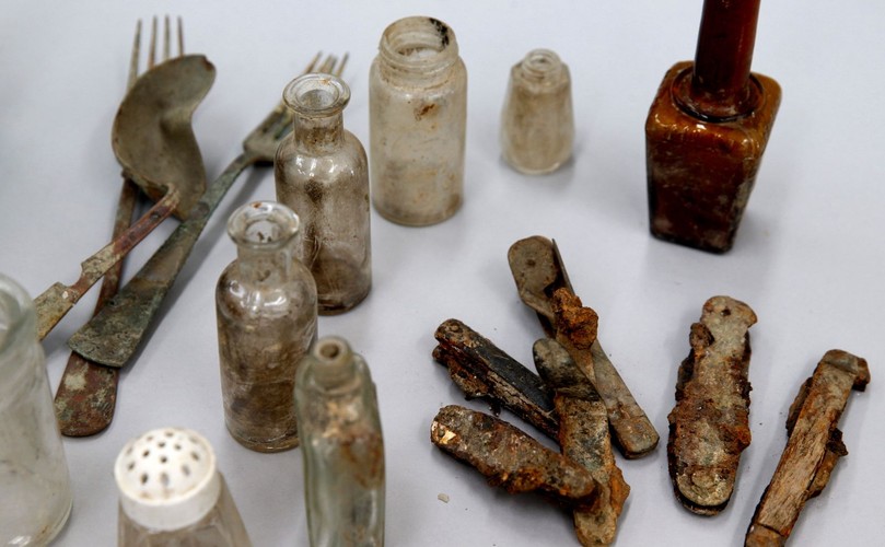 PRZEDMIOTY OFIAR OBOZU KONCENTRACYJNEGO AUSCHWITZ-BIRKENAU ODNALEZIONE