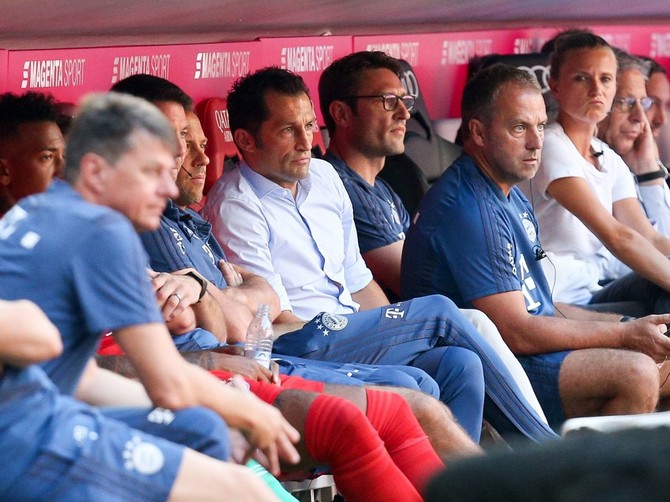 Hasan Salihamidžić u beloj košulji