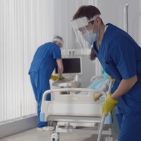 Látogatási tilalom: újranyitották a covid osztályt ebben a kórházban! Ezek a szabályok
