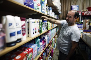 Wstrzymane pensje, przymusowe urlopy. Drobny biznes w Grecji czeka bankructwo