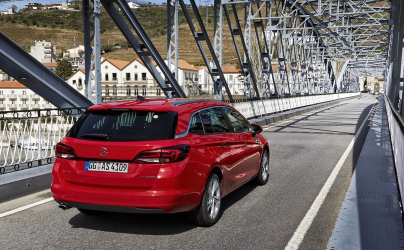 Opel astra sports tourer
