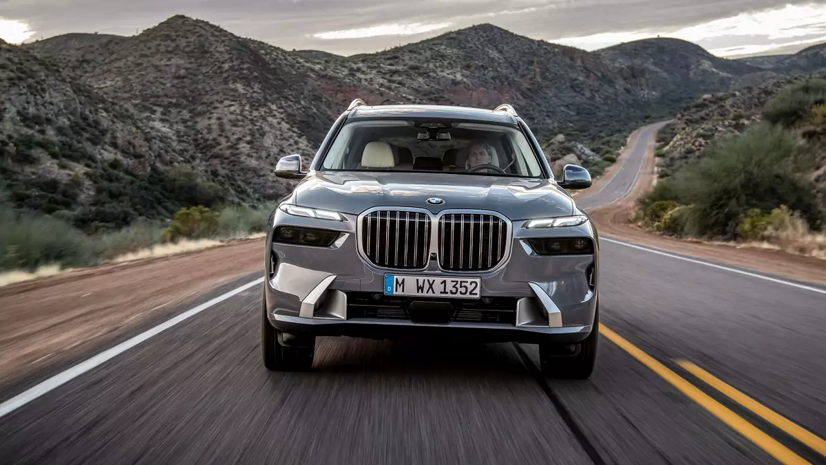 BMW X7 2022. Lifting