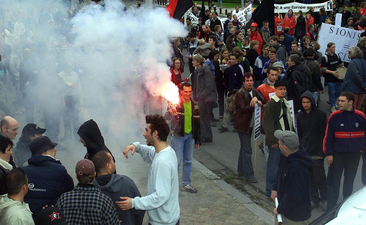 Jeden z antyglobalistycznych protestów z 2001 roku