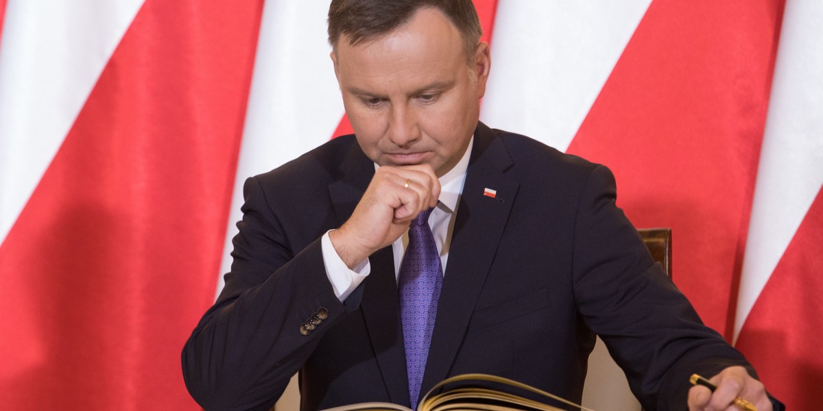 W piątek prezydent podpisał ustawę rozszerzającą tzw. mały ZUS. To rozwiązanie zakładające, że dla najmniejszych firm składki mają być liczone proporcjonalnie od dochodu i niższe średnio o kilkaset złotych miesięcznie.