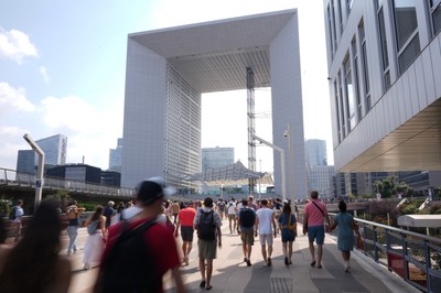 To koniec pewnej epoki. Francja staje się dla inwestorów bardziej ryzykowna niż Hiszpania