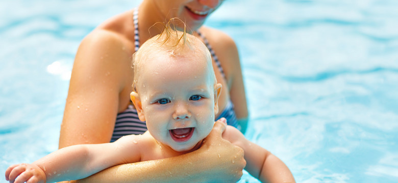 Na basen z bobasem - najlepsza aktywność od pierwszych miesięcy życia