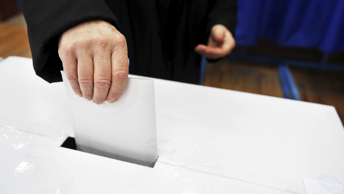 Członkowie komisji wyborczych i mężowie zaufania będą mogli otrzymać kopię podpisanego protokołu z głosowania w lokalu wyborczym - zdecydowała Państwowa Komisja Wyborcza. Do tej pory PKW dopuszczała jedynie fotografowanie protokołów.