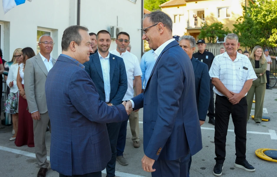 Macut i Dačić u Svrljigu uručili osam rezervoara za pijaću vodu